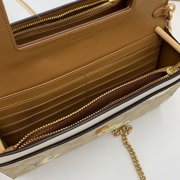 COACH Gemma Clutch Crossbody In Signature Canvas With Daisy Print - Picture 12 of 16